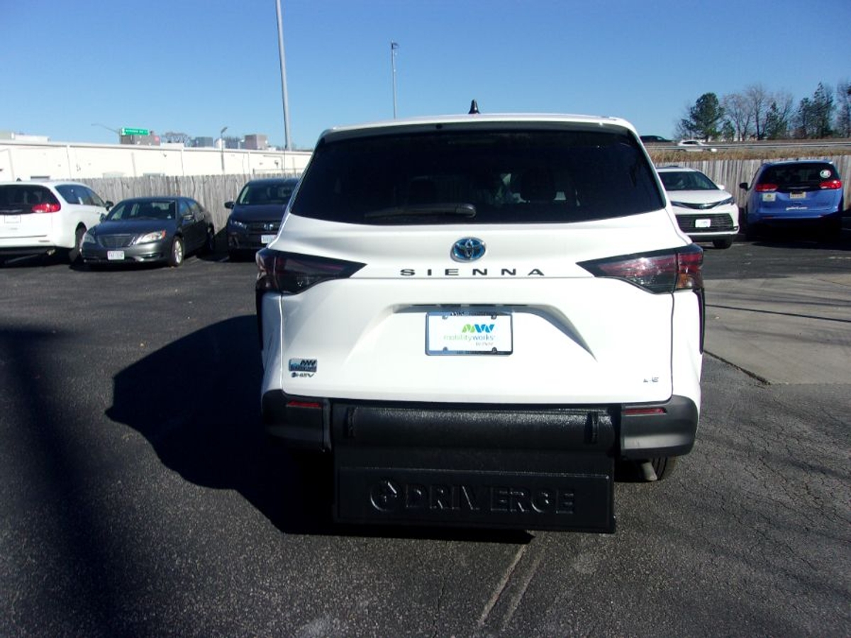 2025 TOYOTA SIENNA - Image 5