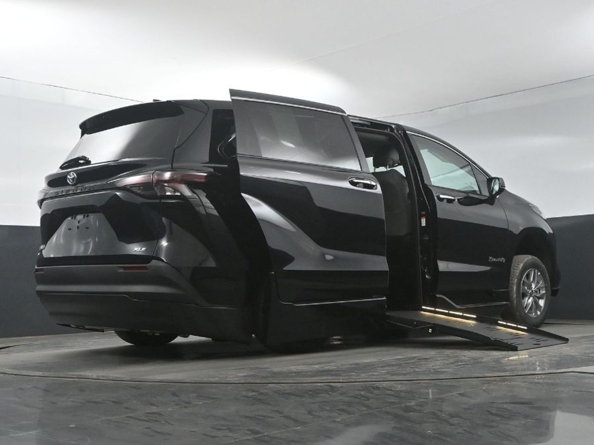 2025 TOYOTA SIENNA - Image 22