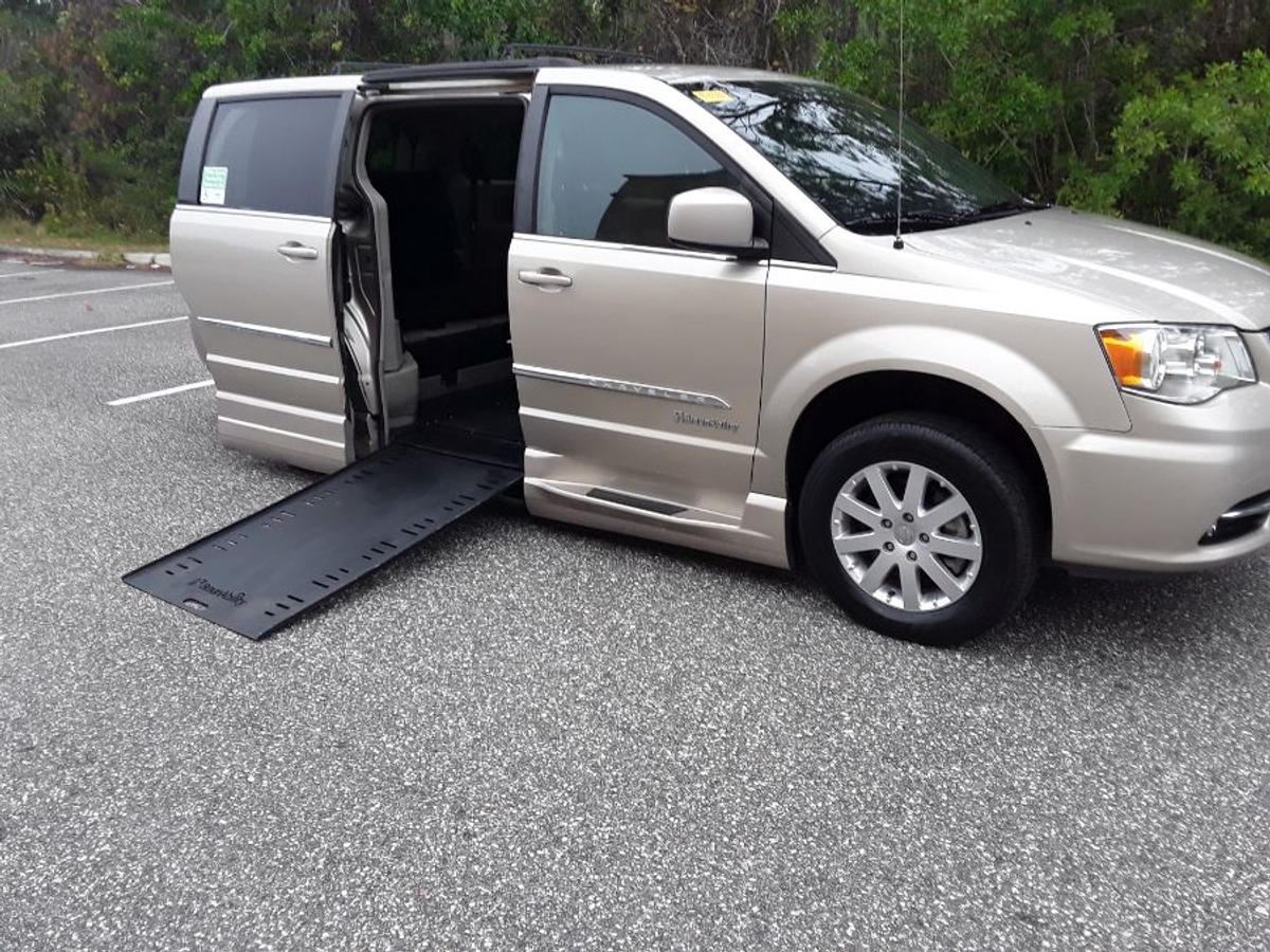 2016 CHRYSLER TOWN AND COUNTRY - Image 9