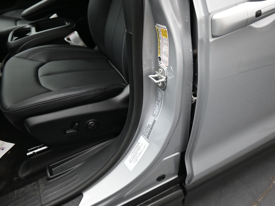 New 2026 Chrysler Voyager LX - BraunAbility Side Entry Entry Fold Out Manual Ramp