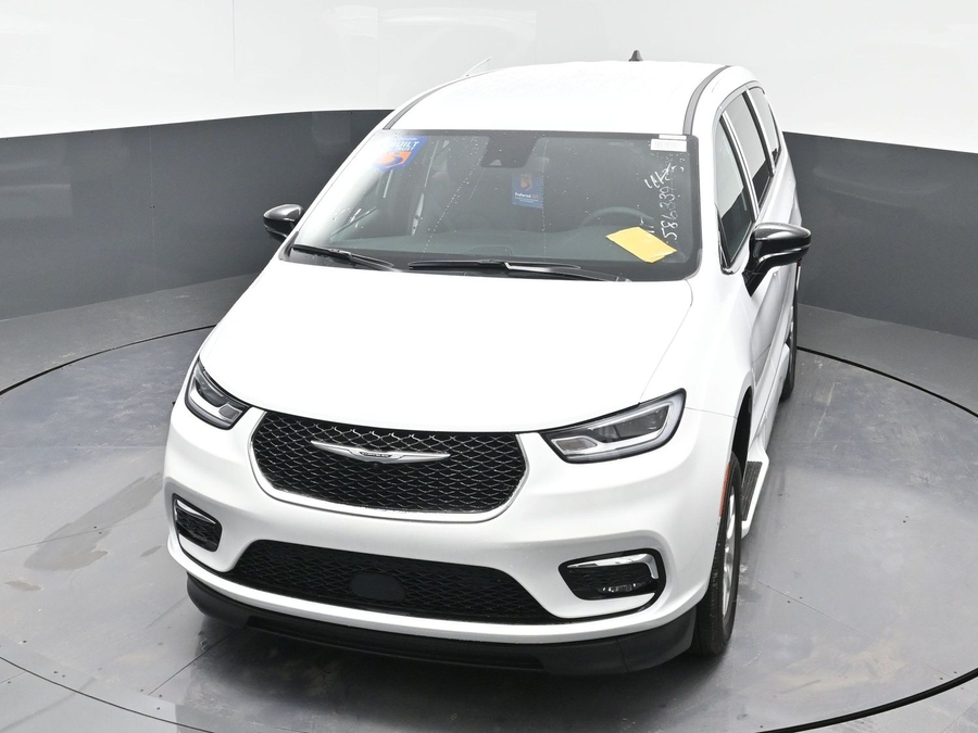 New 2025 Chrysler Pacifica Select Safety - BraunAbility Side Entry Entry In Floor Automatic Ramp