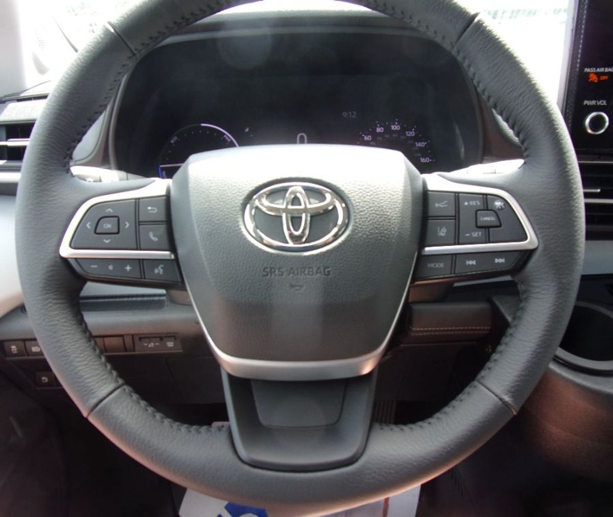 Black Toyota Sienna image number 9