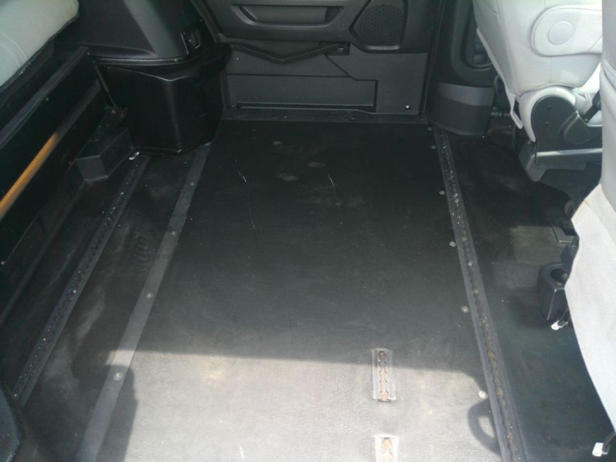 Black Honda Odyssey image number 18