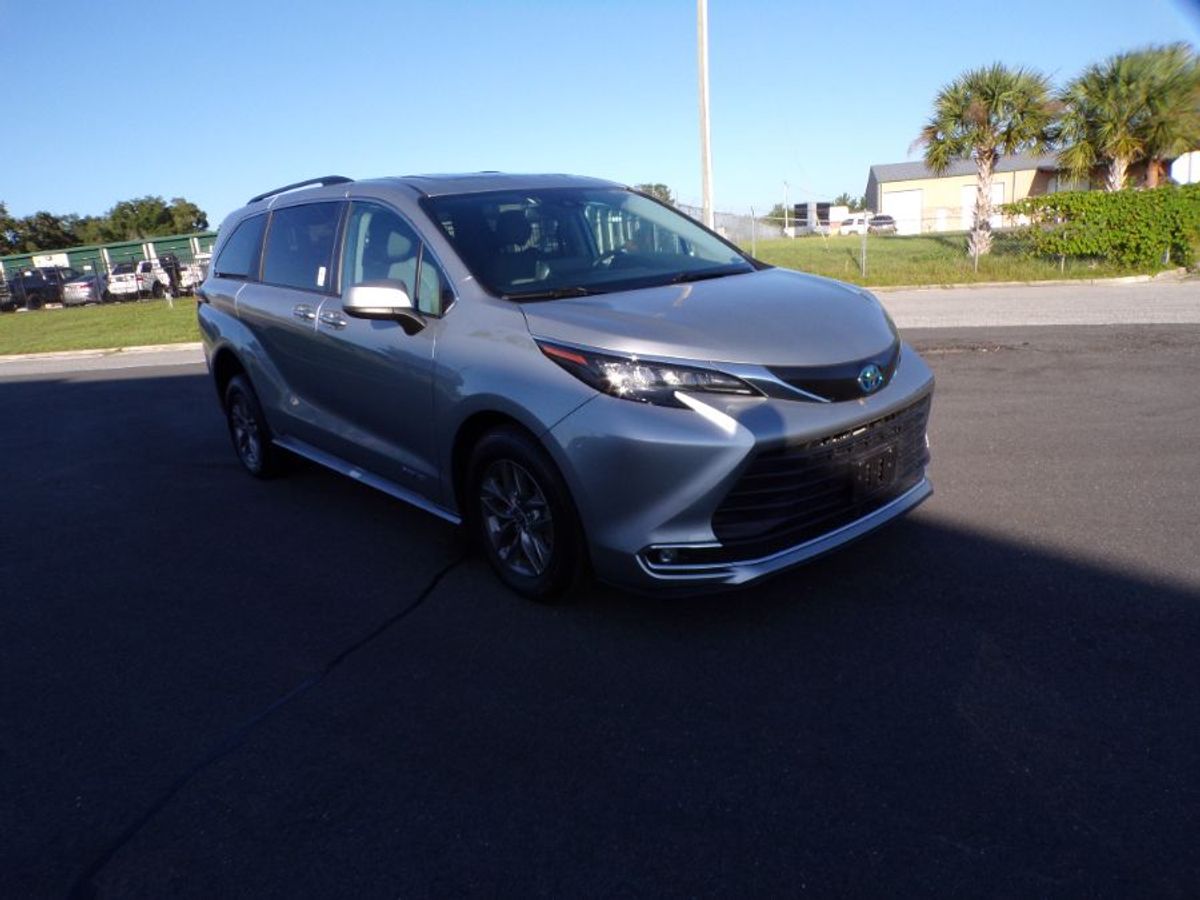 2024 TOYOTA SIENNA - Image 11