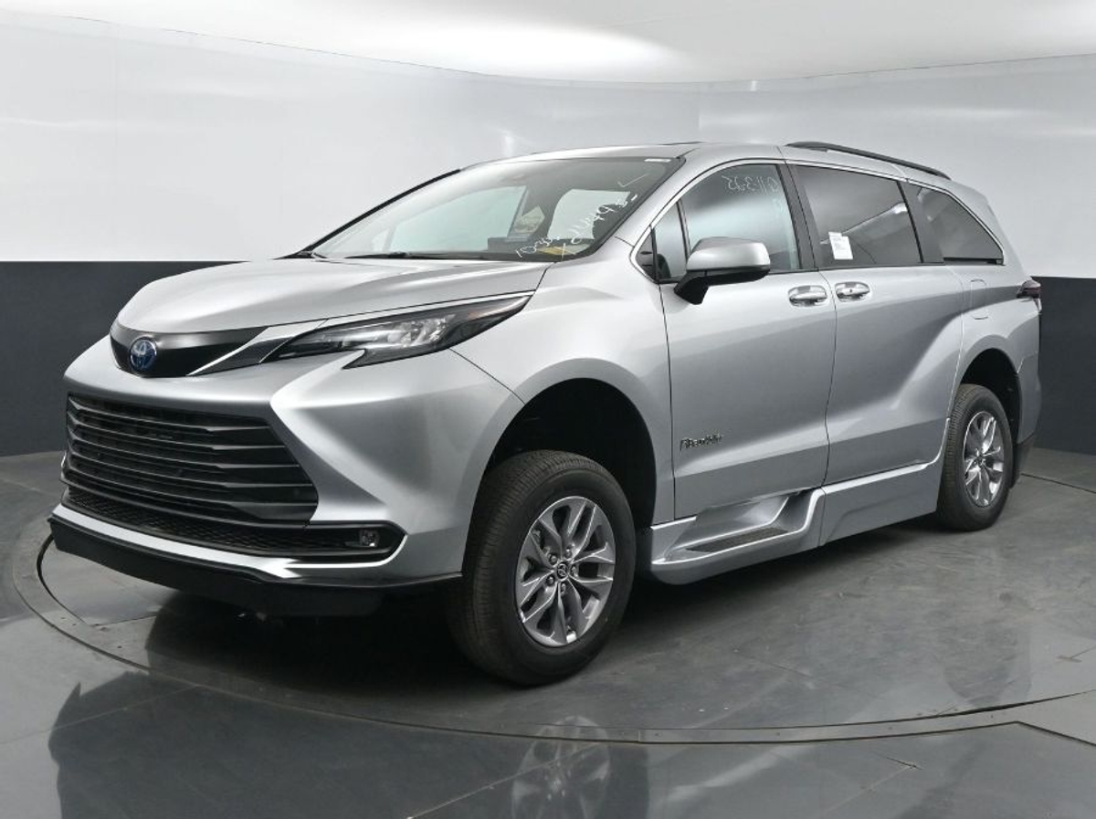 2025 TOYOTA SIENNA - Image 3