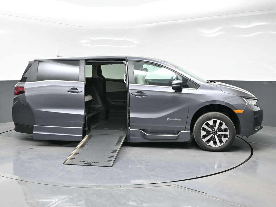 Grey Honda Odyssey image number 8