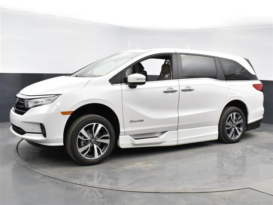 New 2026 Honda Odyssey Touring - BraunAbility Side Entry In Floor Automatic Ramp