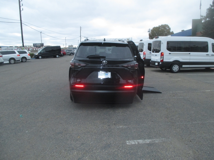 Black Toyota Sienna image number 4