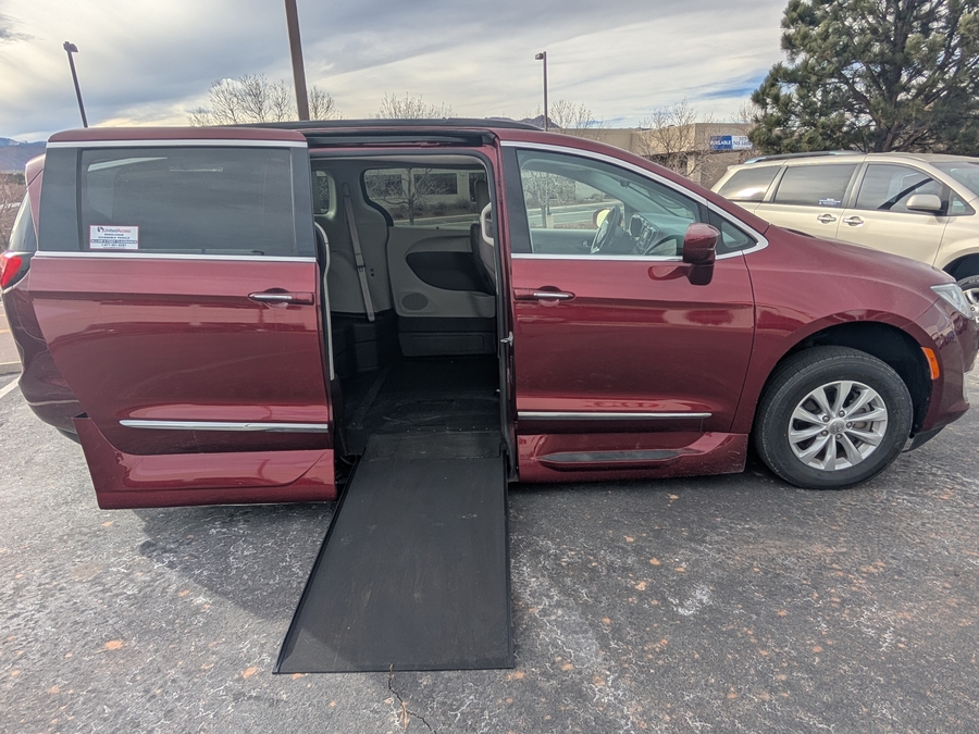 2017 Chrysler Pacifica Touring-L