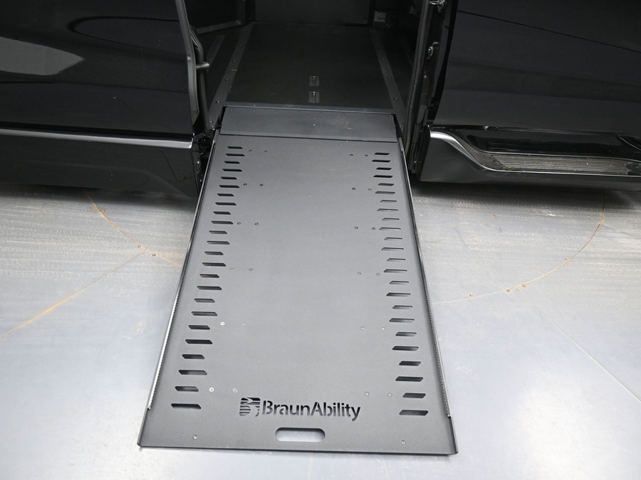Black Toyota Sienna image number 6