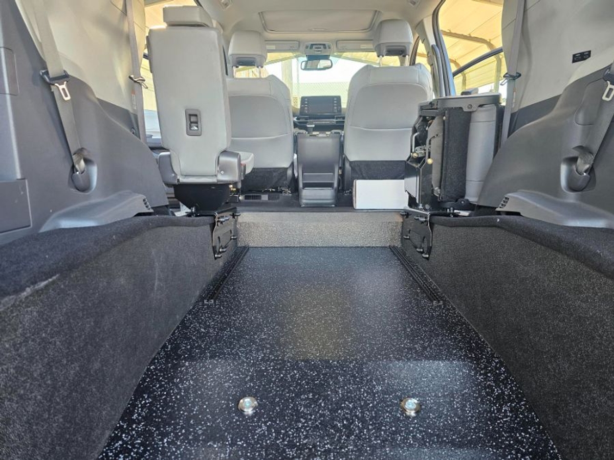 2024 TOYOTA SIENNA - Image 11