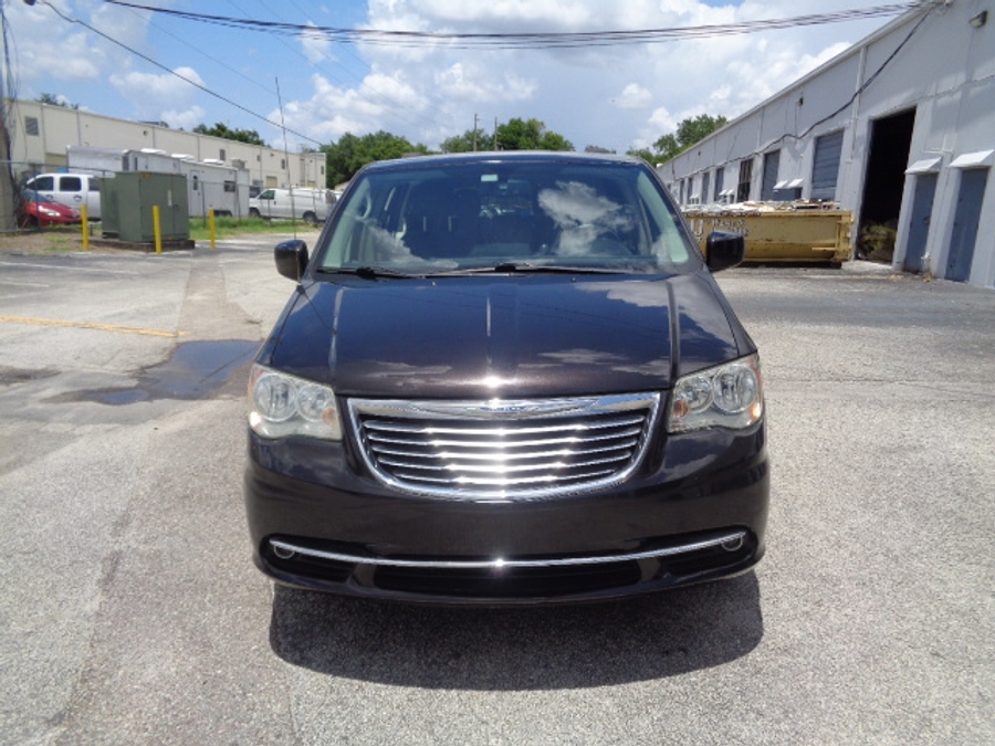 Used 2014 Chrysler Town and Country Touring - BraunAbility Side Entry Entry Fold Out Automatic Ramp