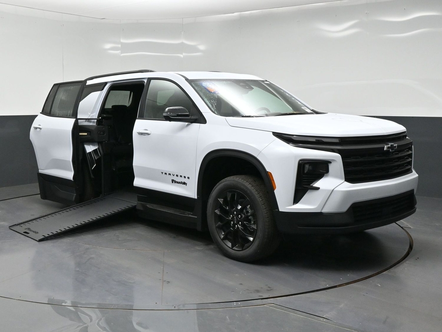 New 2026 Chevrolet Traverse 1LT Midnight - BraunAbility Side Entry In Floor Automatic Ramp