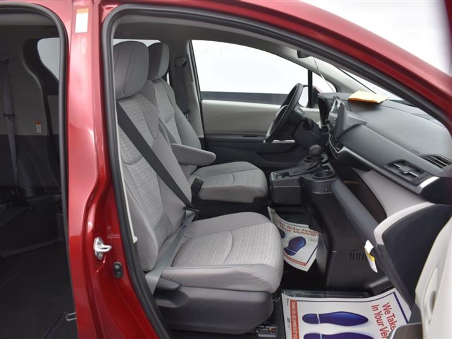 New 2026 Toyota Sienna Hybrid LE - BraunAbility Side Entry Fold Out Automatic Ramp