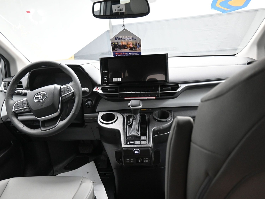 New 2026 Toyota Sienna Hybrid XLE Base - BraunAbility Side Entry Entry Fold Out Automatic Ramp