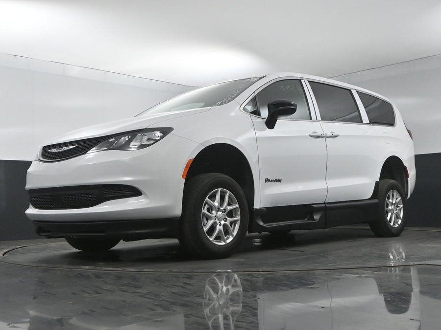 New 2025 Chrysler Voyager LX - BraunAbility Side Entry Entry Fold Out Manual Ramp