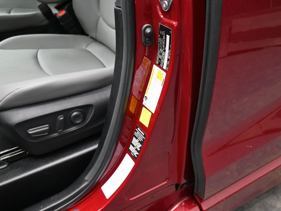 New 2026 Toyota Sienna Hybrid XLE Base - BraunAbility Side Entry Fold Out Automatic Ramp