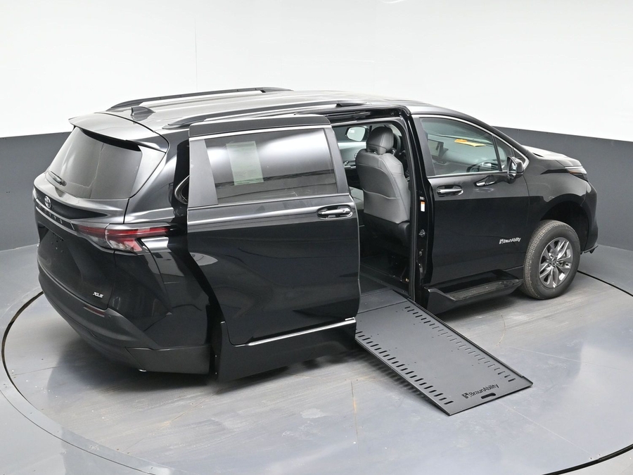 Black Toyota Sienna image number 8