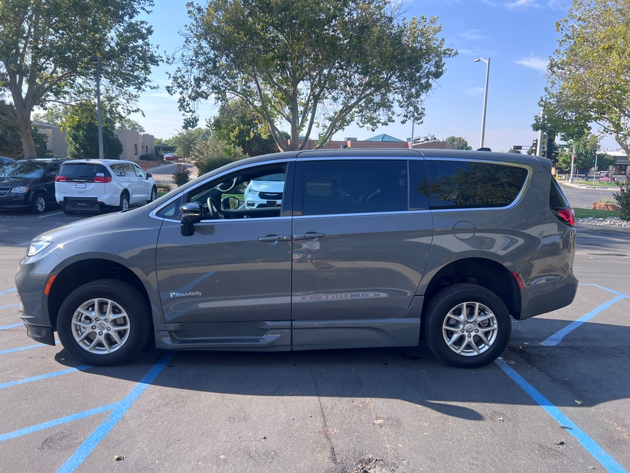 Used 2025 Chrysler Pacifica Select Safety - BraunAbility Side Entry Fold Out Automatic Ramp