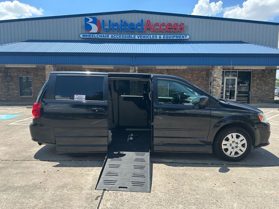 Used 2014 Dodge Grand Caravan American Value Package - BraunAbility Side Entry Entry Fold Out Automatic Ramp