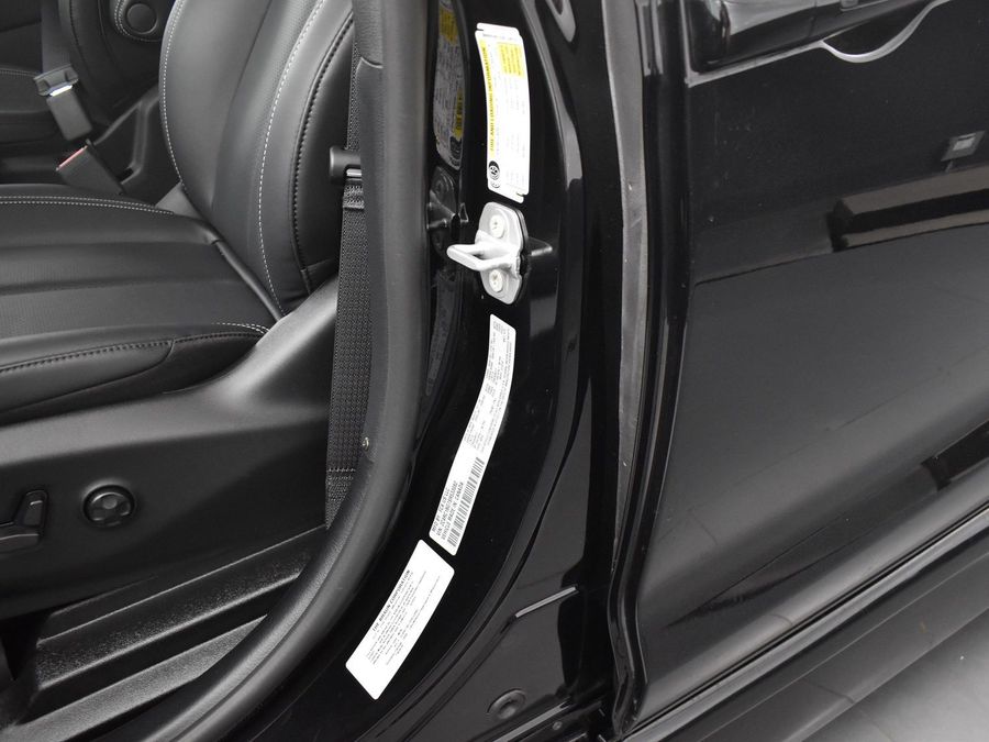 New 2025 Chrysler Pacifica Select Safety - BraunAbility Side Entry Entry Fold Out Automatic Ramp
