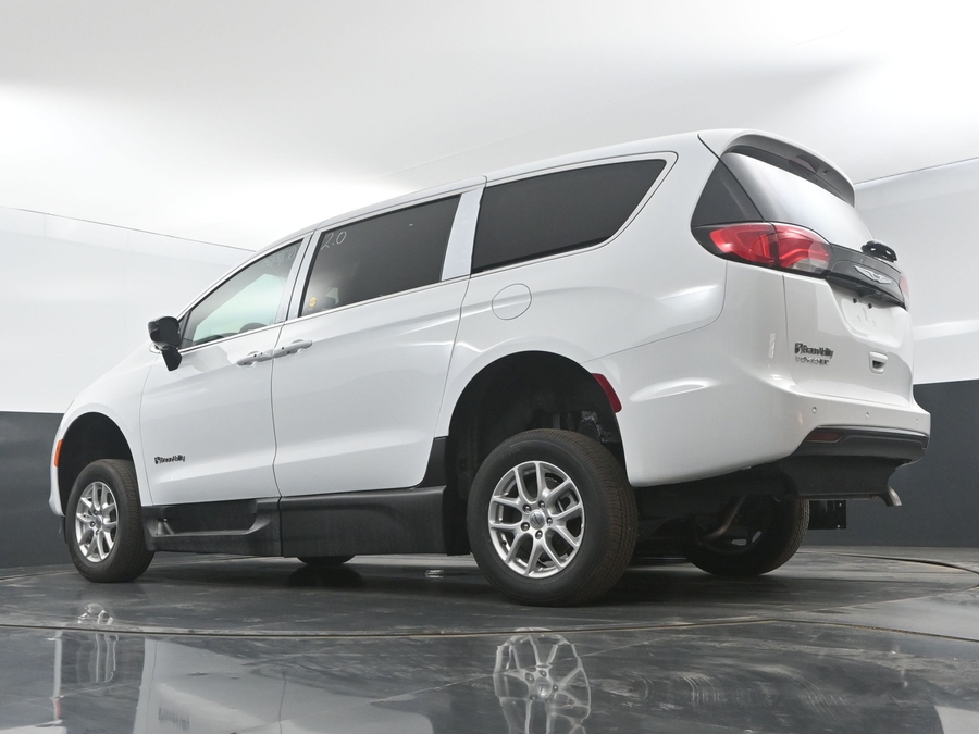 New 2025 Chrysler Voyager LX - BraunAbility Commercial Side Entry Entry In Floor Manual Ramp