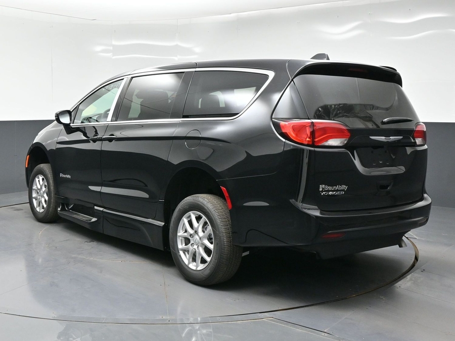 New 2026 Chrysler Voyager LX - BraunAbility Side Entry Fold Out Automatic Ramp
