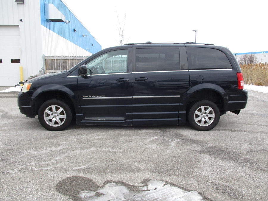 2010 CHRYSLER TOWN AND COUNTRY - Image 3