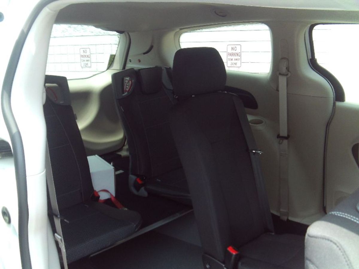 2024 CHRYSLER VOYAGER - Image 8