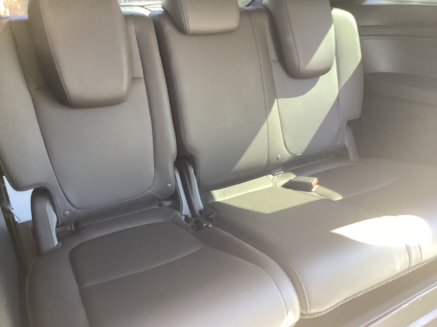 White Honda Odyssey image number 12