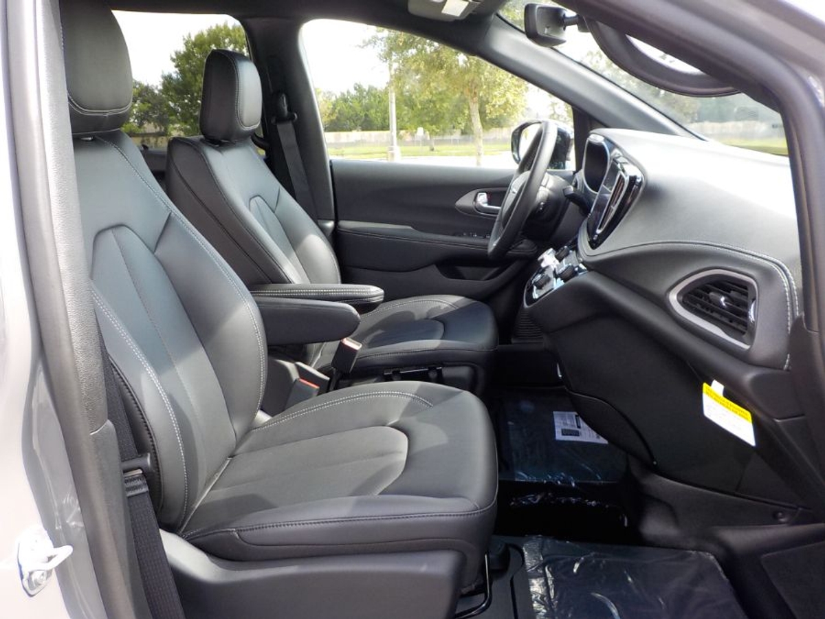 2025 CHRYSLER PACIFICA - Image 40