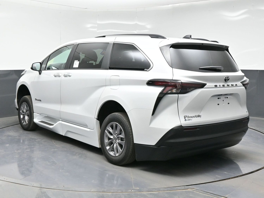 New 2026 Toyota Sienna Hybrid XLE Add - BraunAbility Side Entry Entry In Floor Automatic Ramp