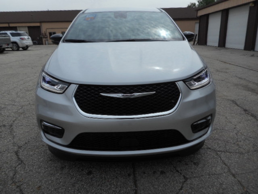2026 Chrysler Pacifica Select's photo