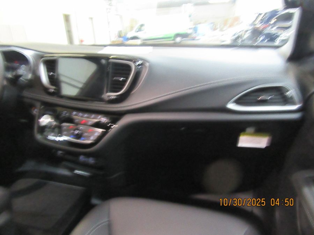 2025 CHRYSLER PACIFICA - Image 4