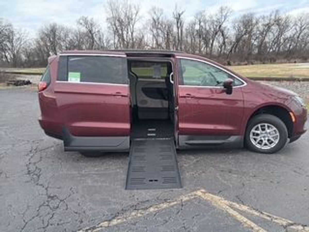 2022 CHRYSLER VOYAGER - Image 2