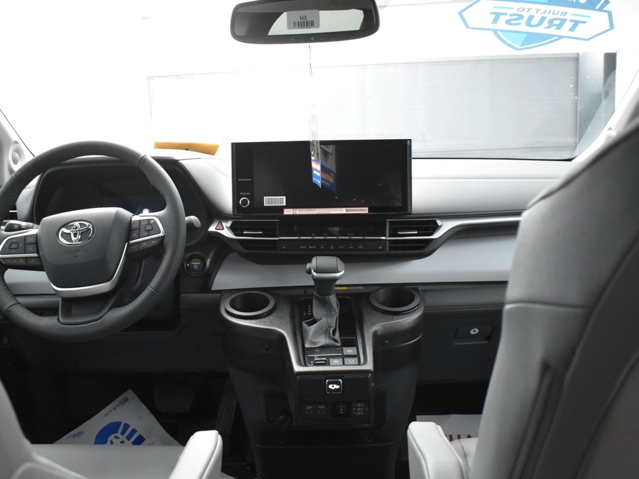 New 2025 Toyota Sienna Hybrid XLE Plus - BraunAbility Side Entry Entry Fold Out Automatic Ramp