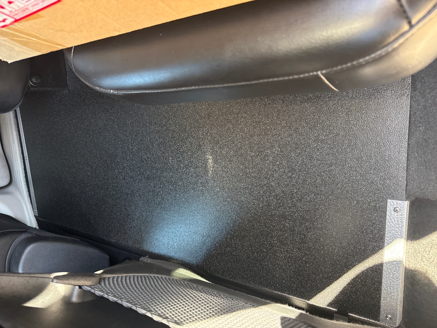 White Chrysler Pacifica image number 5