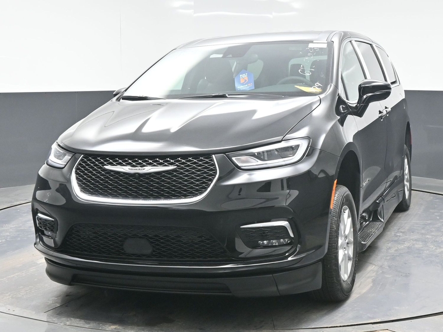 Black Chrysler Pacifica image number 25