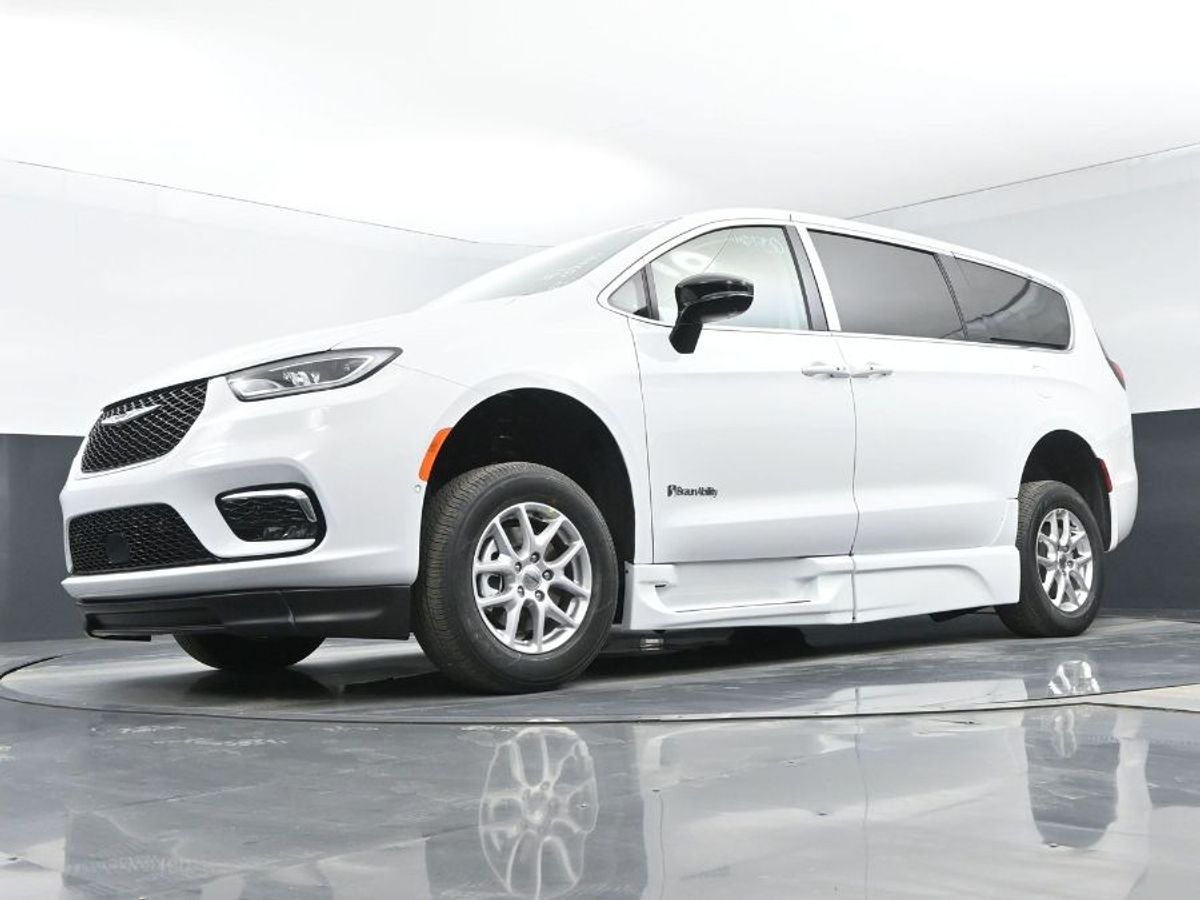 White Chrysler Pacifica image number 2