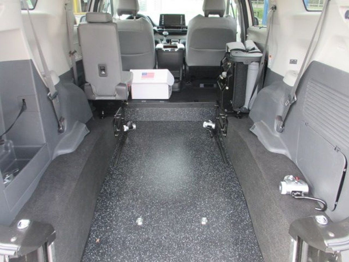 2024 TOYOTA SIENNA - Image 8