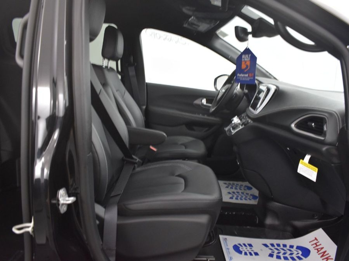 2025 CHRYSLER PACIFICA - Image 9