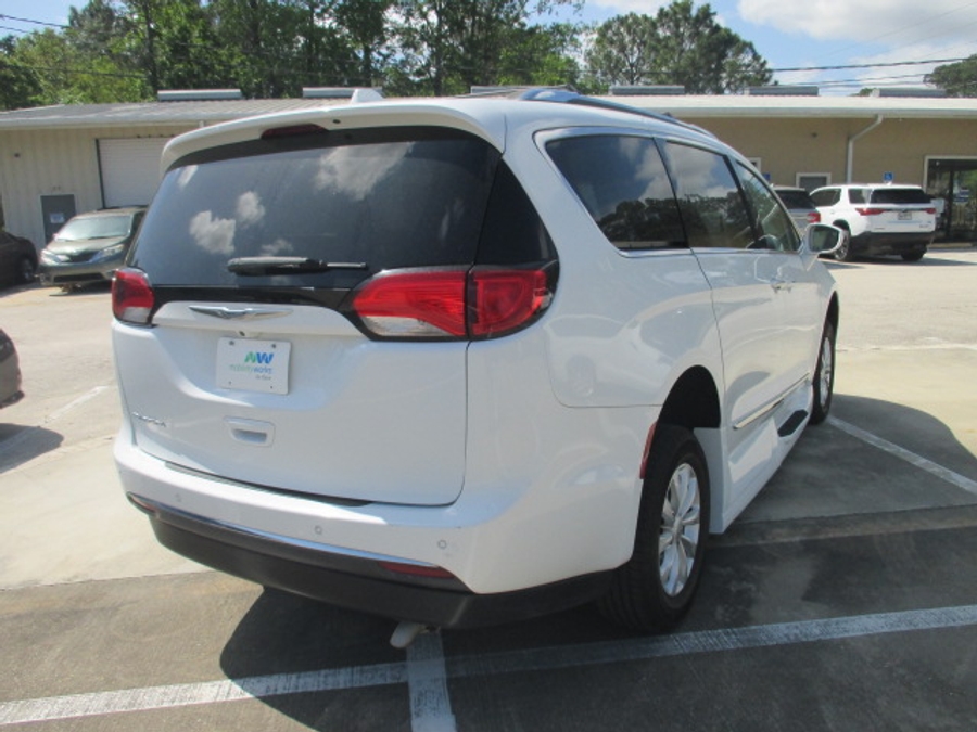 White Chrysler Pacifica image number 2