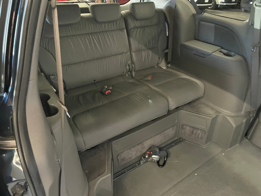 Used 2010 Honda Odyssey Touring - VMI Side Entry In Floor Automatic Ramp