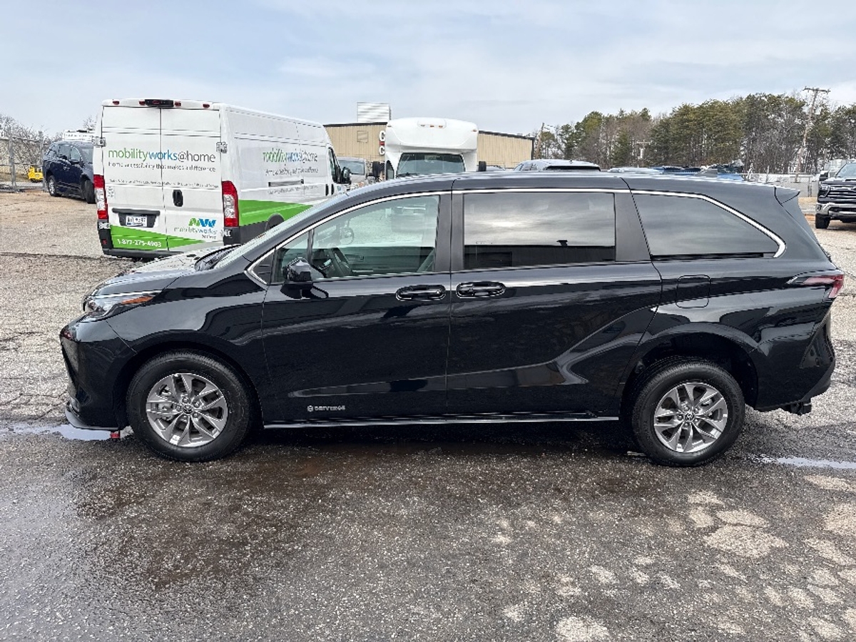 2025 TOYOTA SIENNA - Image 5
