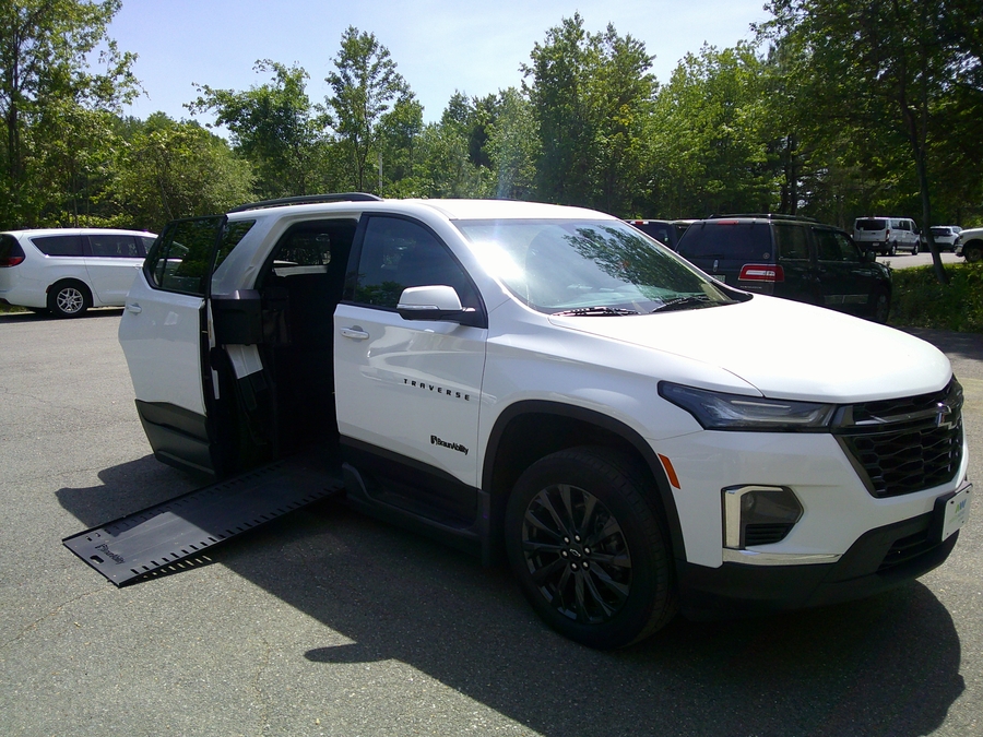 2023 Chevrolet Traverse RS - Photo 3