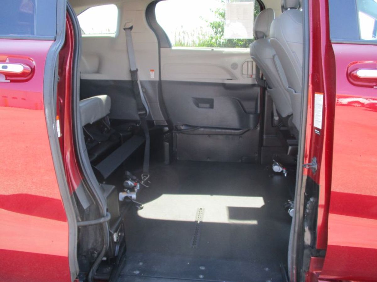 Red Toyota Sienna image number 10