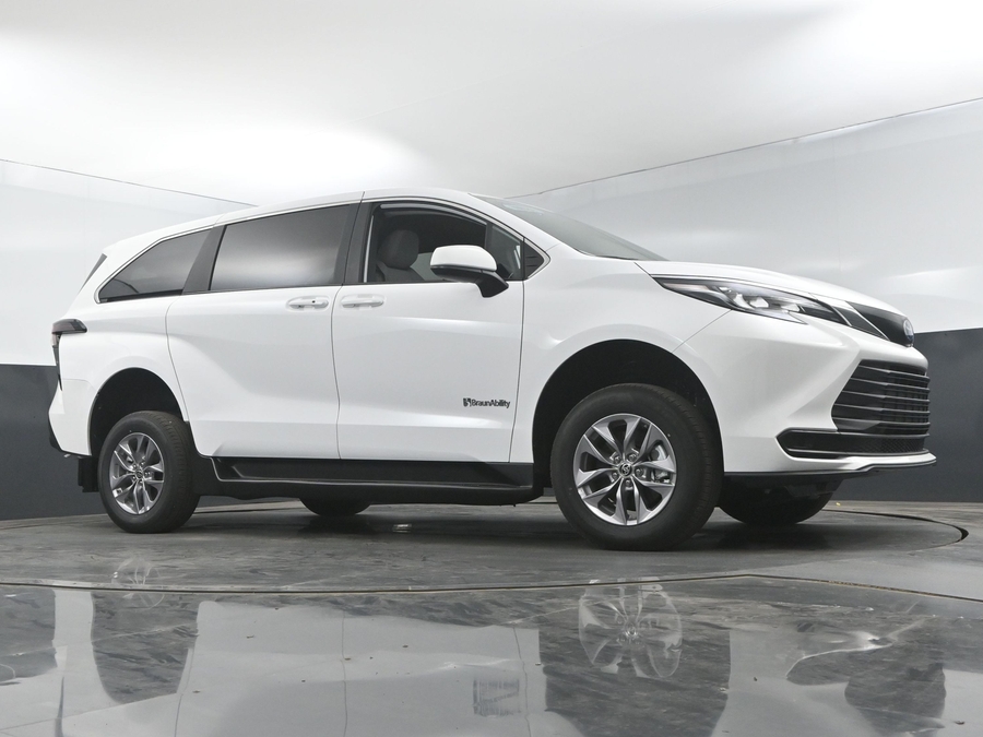 New 2025 Toyota Sienna Hybrid LE - BraunAbility Commercial Rear Entry Entry Fold Out Manual Ramp