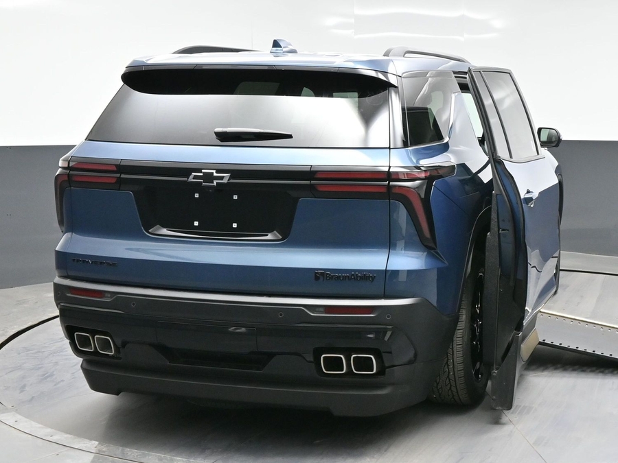 New 2025 Chevrolet Traverse 1LT Midnight - BraunAbility Side Entry Entry In Floor Automatic Ramp