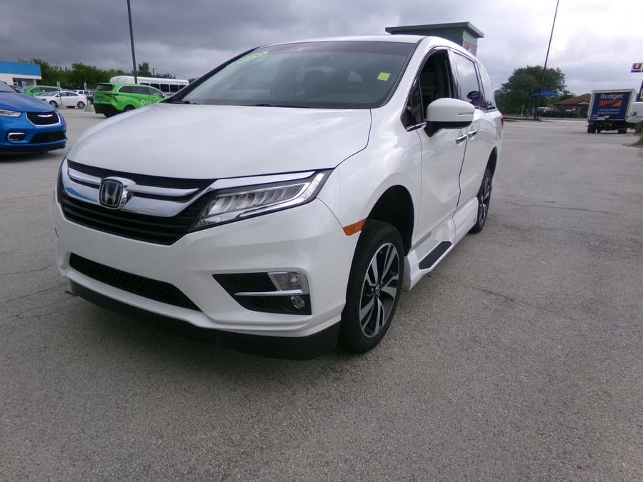 White Honda Odyssey with Side Entry Automatic In Floor ramp