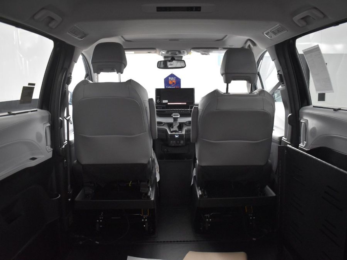 2025 TOYOTA SIENNA - Image 15